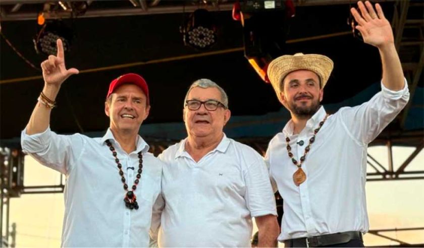 Reaparece Fernández y respalda a Tuto Quiroga