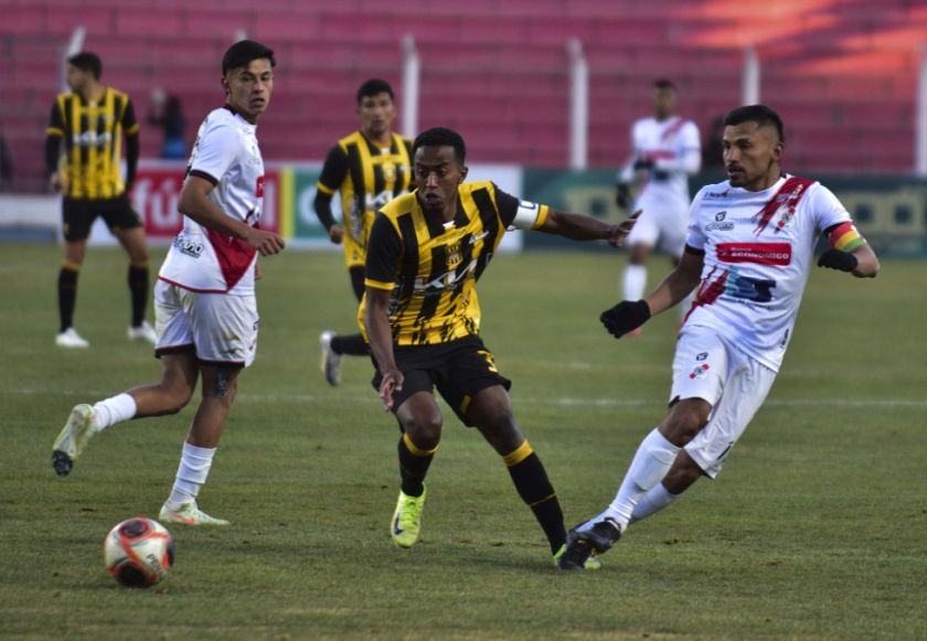 El Tigre saca las garras en el final para adueñarse de la punta