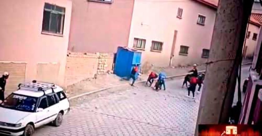 Ebrios combaten en pelea campal en la zona Mainers