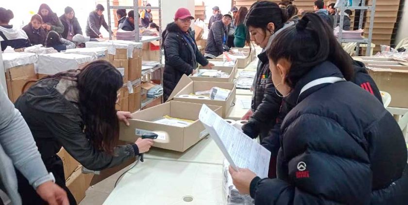Arman las maletas electorales y se prepara su distribución