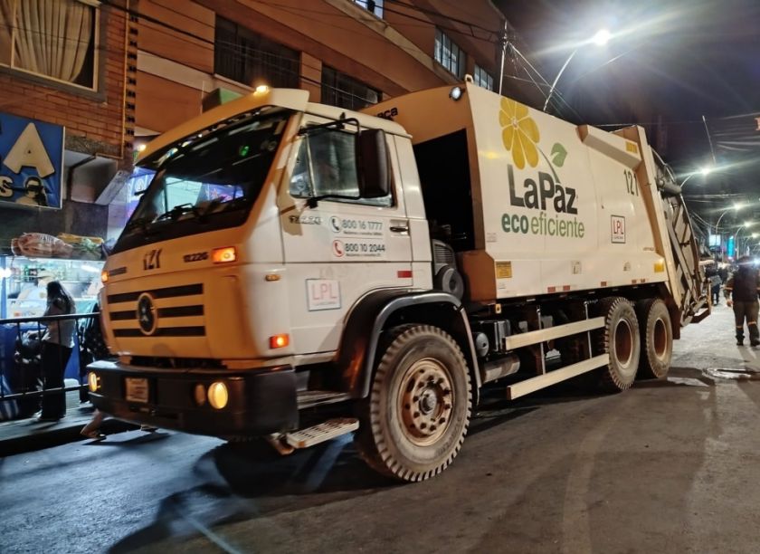 La Paz: Trabajadores bloquean relleno sanitario y se paraliza la recolección de basura