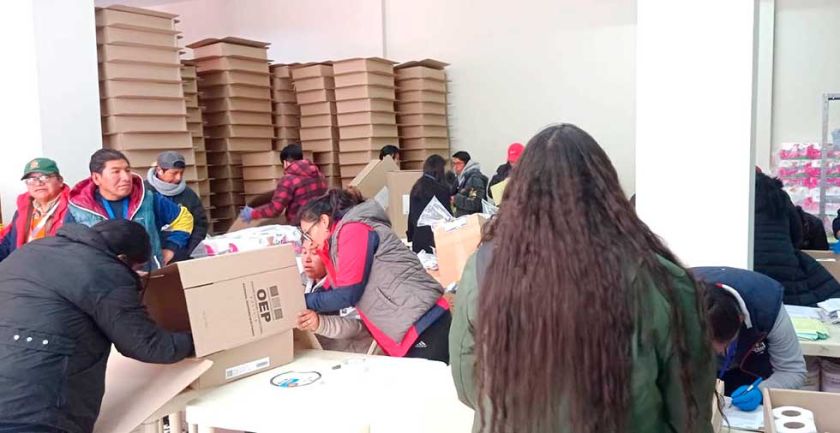 Policías acompañarán entrega de maletas electorales en Potosí
