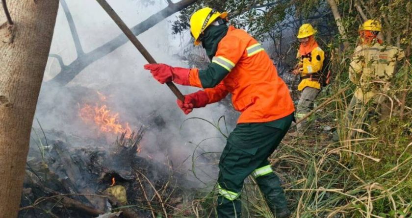 Intensifican operaciones para extinguir incendio en el Parque Nacional Noel Kempff Mercado