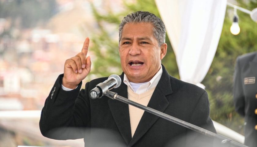 Novillo dice que la crisis es “coyuntural y no estructural” y acusa al evismo