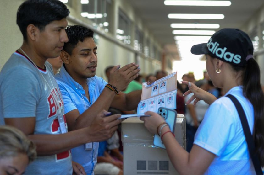 Publican la lista de mesas de sufragio del exterior; en Argentina votarán 162.531 bolivianos
