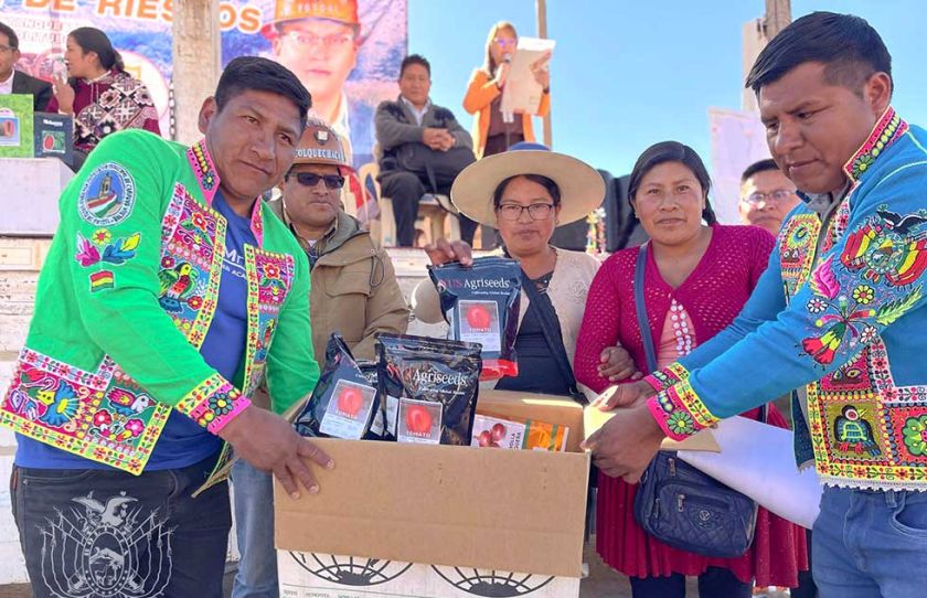Gobernación entrega semillas de hortalizas y frutales a municipios afectados