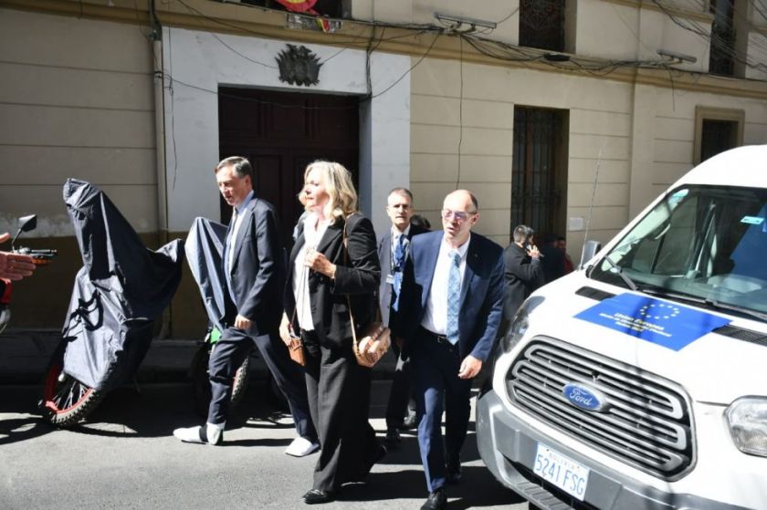 Luis Arce se reúne con misiones de observación de la UE y la OEA a días de las elecciones presidenciales