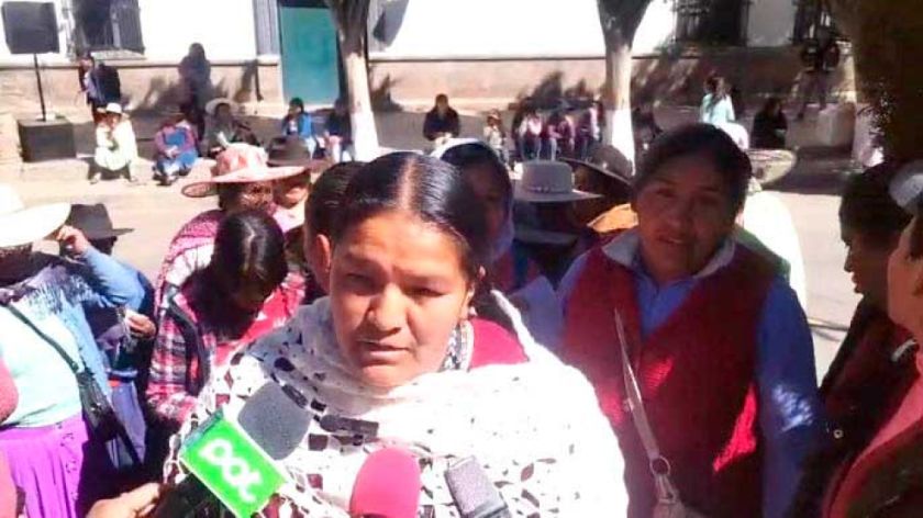 Esposas de mineros denuncian que bloqueo no les permite entrar a Andacava