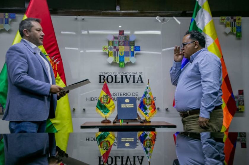 El Ministro de Hidrocarburos posesiona a un nuevo Presidente Ejecutivo de YLB
