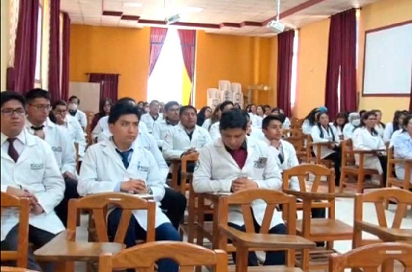 Reconocen a residentes médicos del Hospital Bracamonte
