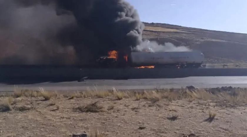 Camión cisterna se incendia en la carretera La Paz – Oruro y dejó dos heridos