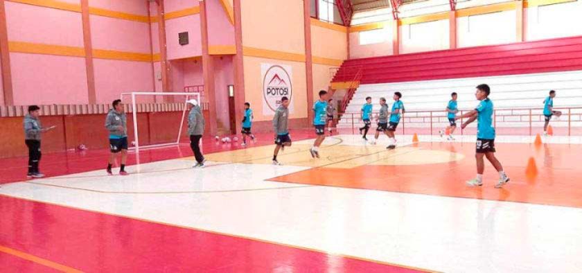 Córdova está obligado a ganar al plantel de Proyecto Redag para forzar a penales