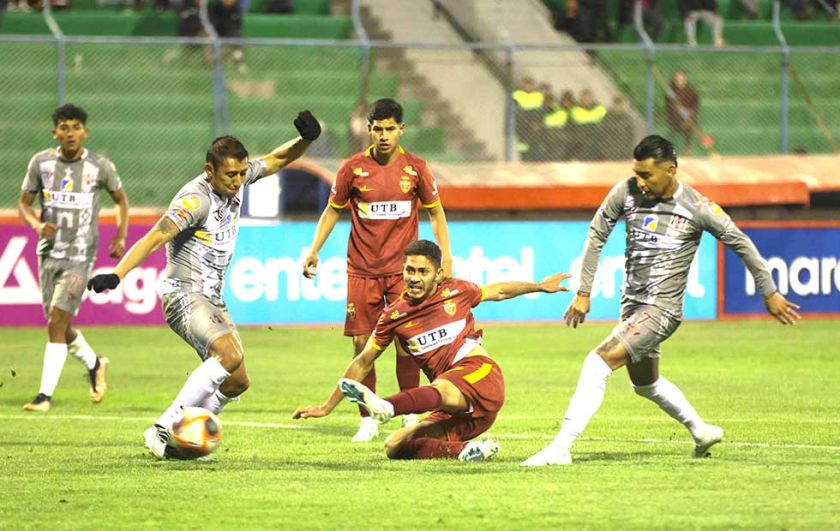 Independiente escapa del fondo en un partido singular