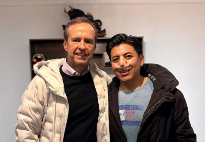 Pumari ya se encuentra en casa y recibe la visita de Tuto en Potosí