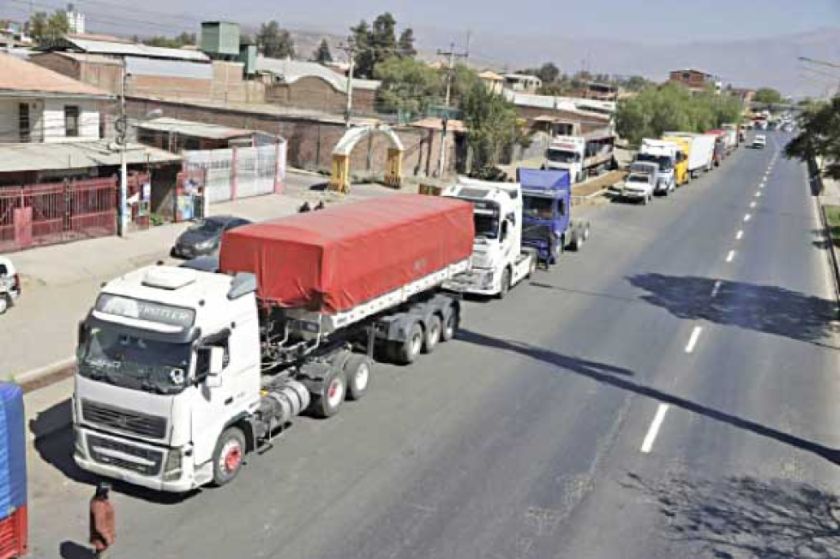 El transporte sufre por diésel e insiste en liberar las importaciones