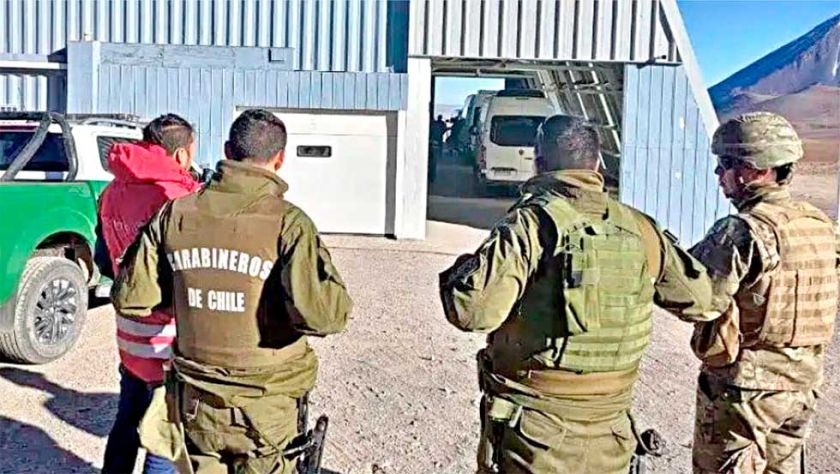 Dictan prisión preventiva para 5 policías en Chile