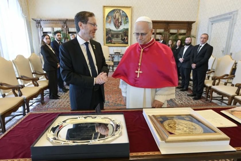 El papa León XIV recibe al presidente de Israel en el Vaticano