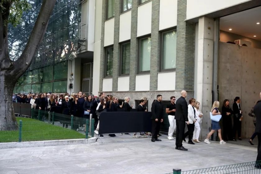 Milán da el último adiós al «rey» de la moda, Giorgio Armani