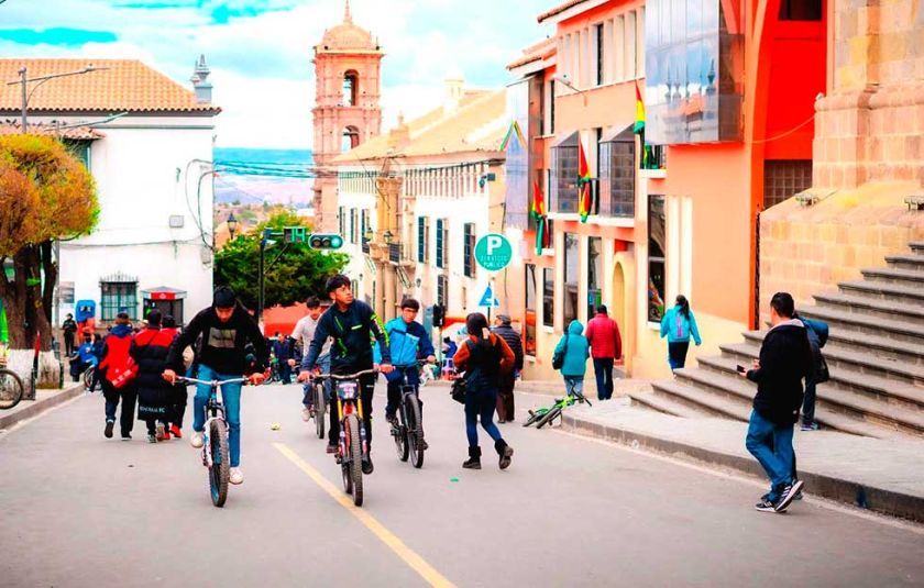 Comercio informal muestra su magnitud en día de restricción