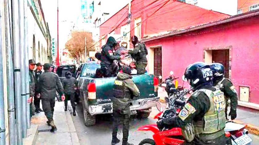 Acusado por muerte de bombero va a la cárcel