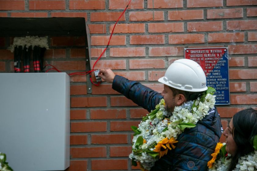 La Paz: Gobierno pone en marcha proyecto eléctrico que beneficiará a cooperativas mineras de Choquetanga  