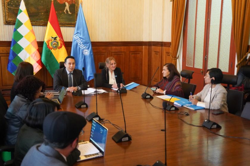 Cancillería presenta protocolo para atender a niños y adolescentes bolivianos en el exterior
