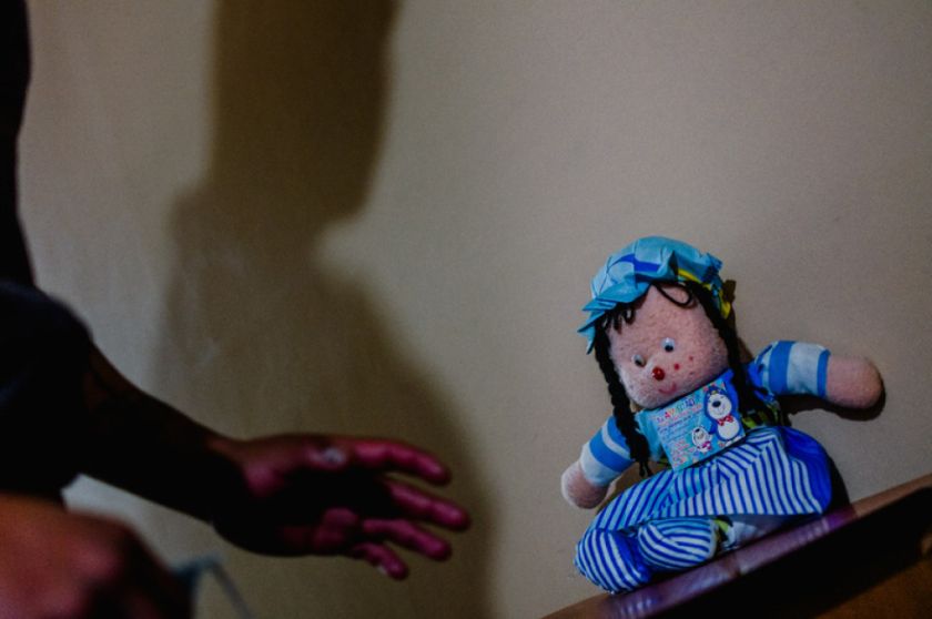 La Paz: Investigan agresión a niña de 8 años, su mamá es la principal sospechosa