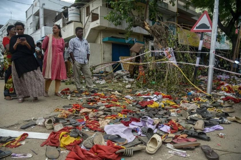 Elevan a 40 la cifra de decesos en una estampida en la India y desatan una crisis política