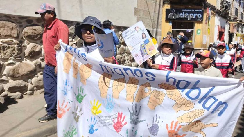 Personas sordas del país se reunieron en la ciudad de Potosí