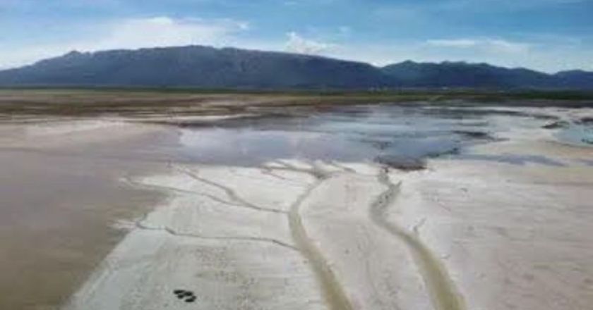 El lago Poopó, segundo más grande de Bolivia, queda vacío ante crisis hídrica