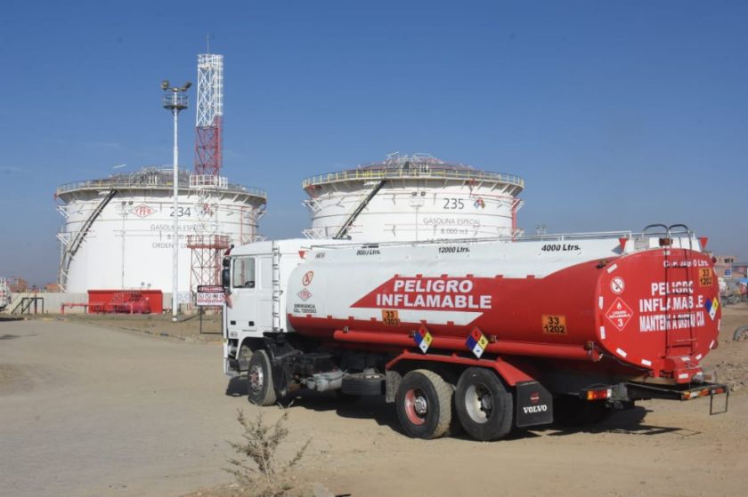 Chóferes inspeccionan la Planta de Senkata tras constatar calidad de la gasolina en surtidores de La Paz
