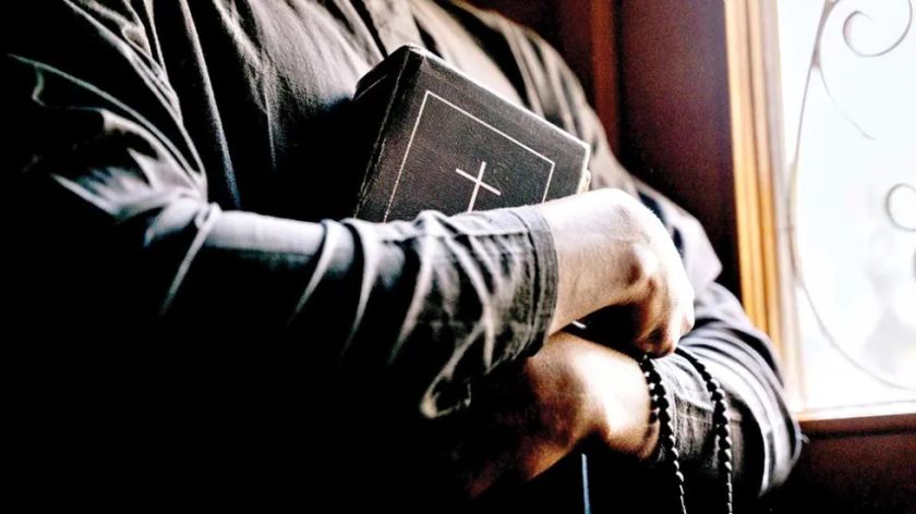 Fiscalía y Cancillería activan proceso de extradición de exsacerdote acusado de abuso sexual