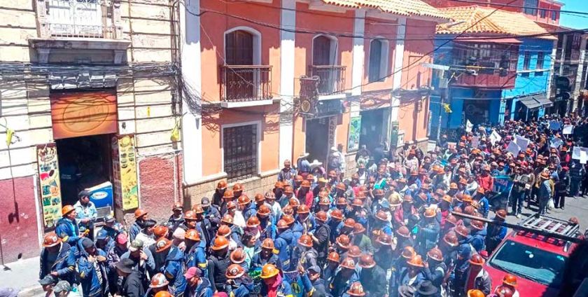 Mineros dan 30 días para que les den concesiones y salir del Cerro y salir del Cerro Rico de Potosí