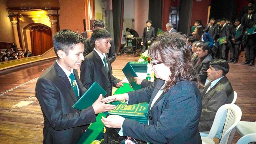 Procesan documentos de futuros bachilleres para revisión de datos