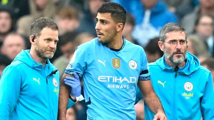 Arsenal gana y se sube a la cima de la Premier