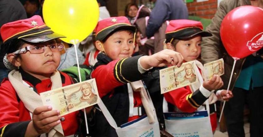 Defensoría del Pueblo rechaza exigencia del carnet de vacunas para cobro del Bono Juancito Pinto
