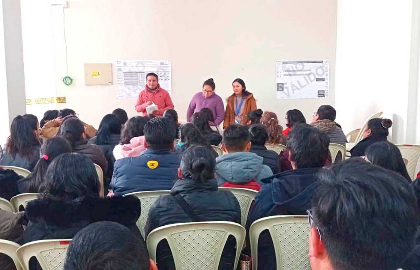La capacitación de jurados electorales llega a su fin y viene armado de maletas