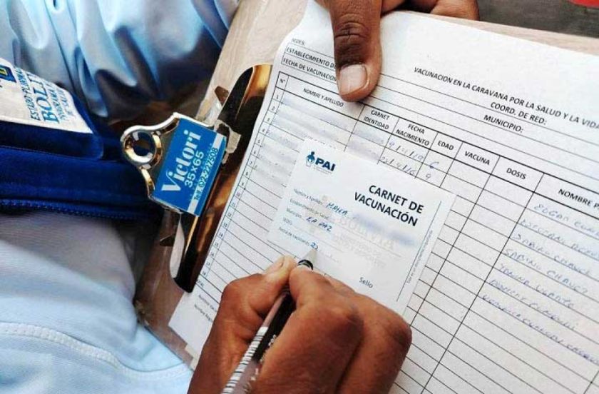 Sarampión: el carné de vacuna es requisito para cobrar bono estudiantil