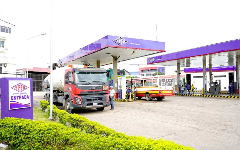 YPFB reduce entrega de carburantes y aclara que no puede garantizarlos