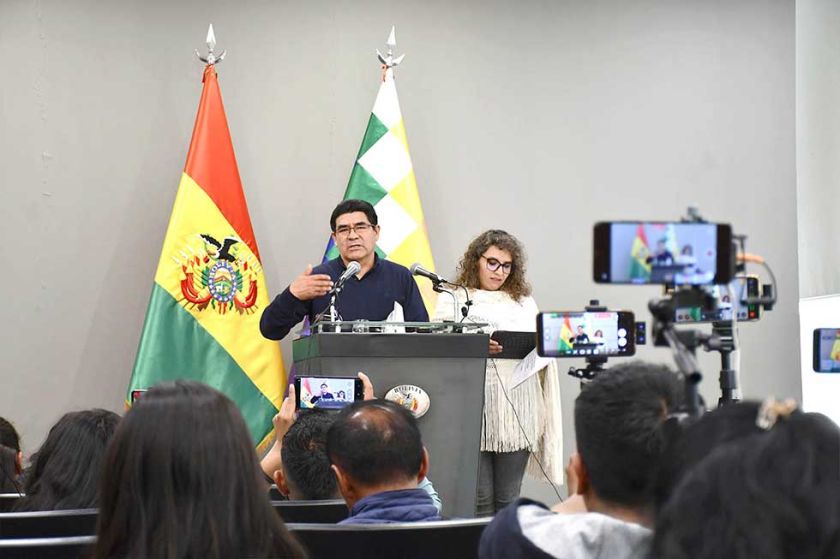 Gobierno retira carné de vacuna como requisito para cobrar bono escolar