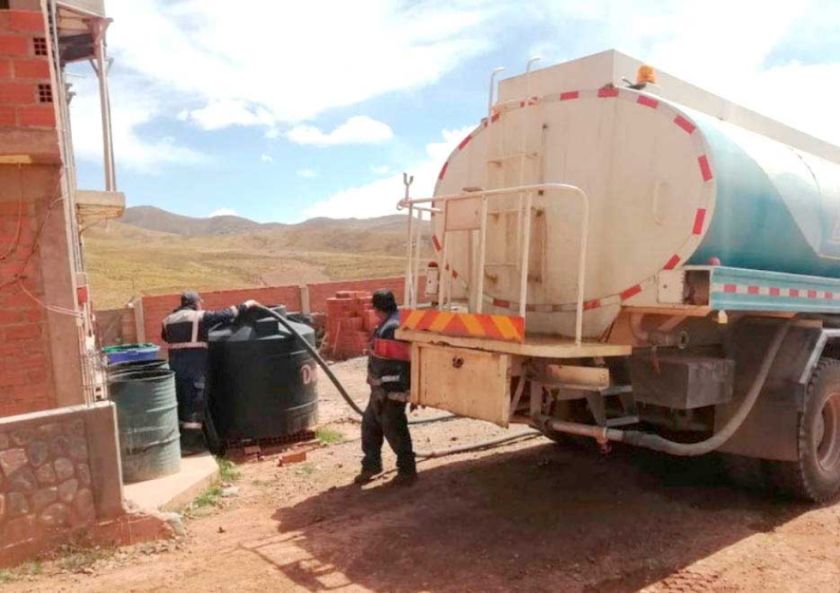Pobladores de cuatro municipios carecen de agua para su consumo