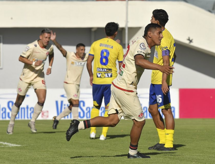 La “U” sale del fondo con una goleada sobre ABB