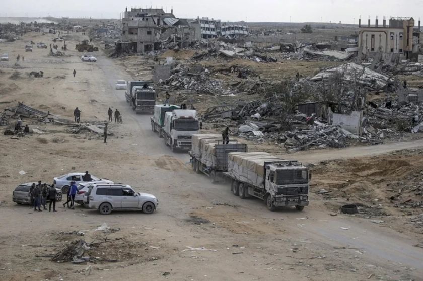 Empieza a entrar la ayuda humanitaria a Gaza desde Egipto según el acuerdo de alto el fuego