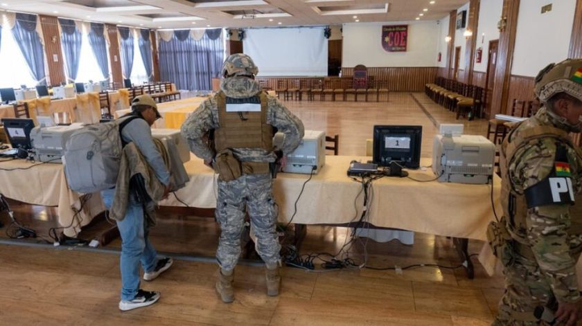 Fuerzas Armadas se movilizan para custodiar el material electoral y las ánforas