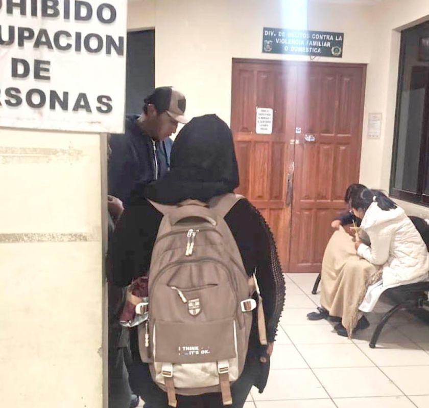 Atrapan a un ebrio acusado de manocear a alumnas