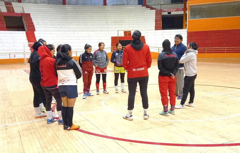 Deportivo Calderón se prepara para jugar la tercera fecha de la Liga Femenina de Futsal