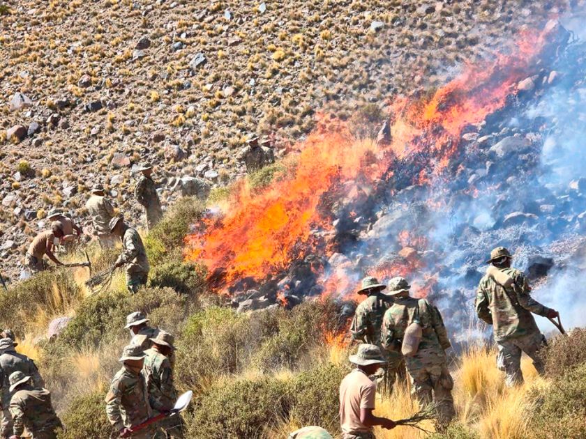 Incendio en faldas del Tunupa daña 5 mil hectáreas de pasto