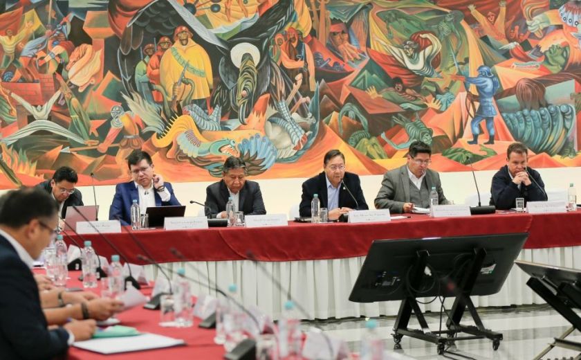 Gobierno instruye pagar vacaciones acumuladas a funcionarios públicos