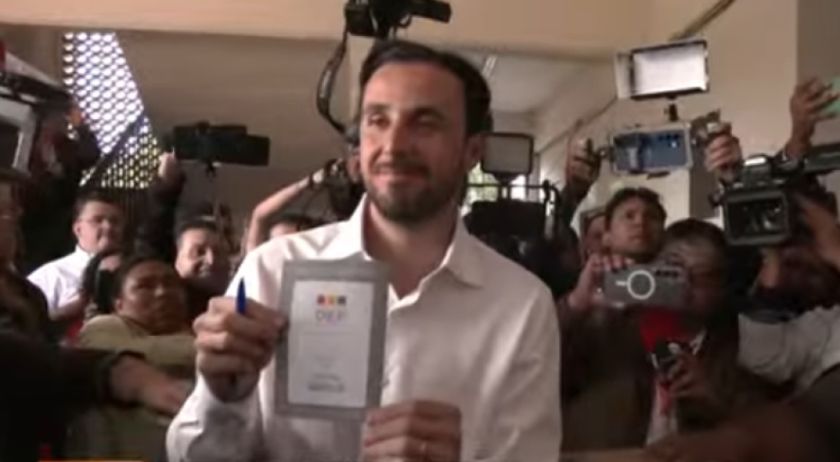 JP Velasco, el primer candidato en emitir su voto en el balotaje