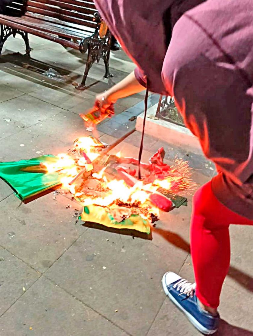 Los festejos se mezclan  con protestas en el país